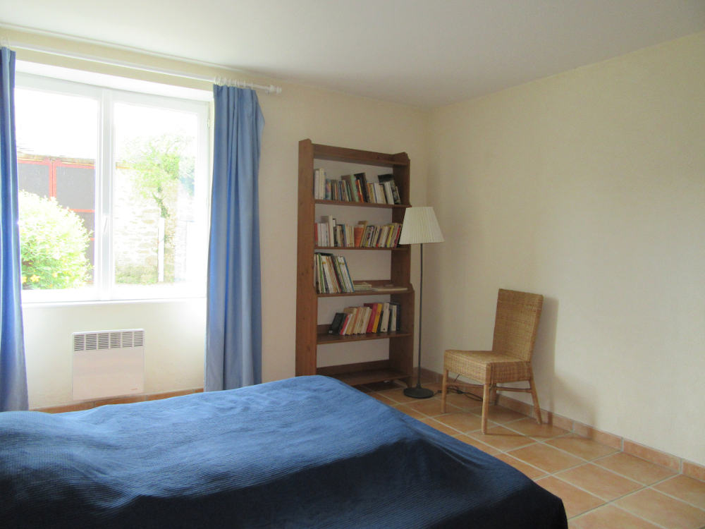 Chambre parentale gîte « côté jardin »